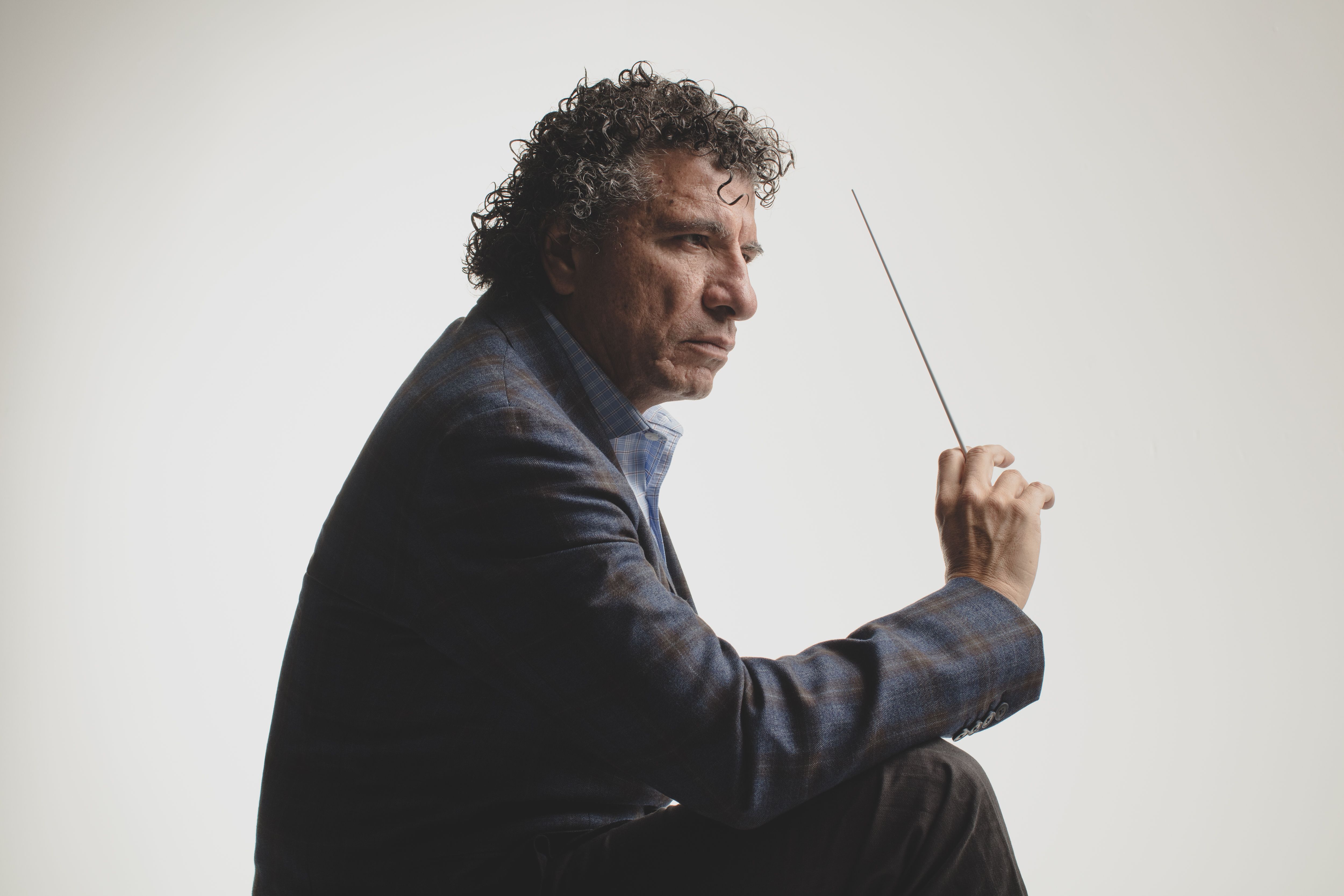 Giancarlo Guerrero, photo by Lukasz Rajchert